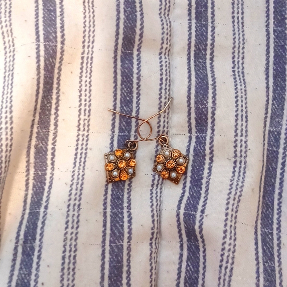 Gold earings